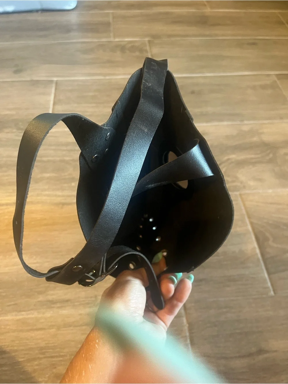 Black Faux Leather Steampunk Half-Face Mask with Round Goggle